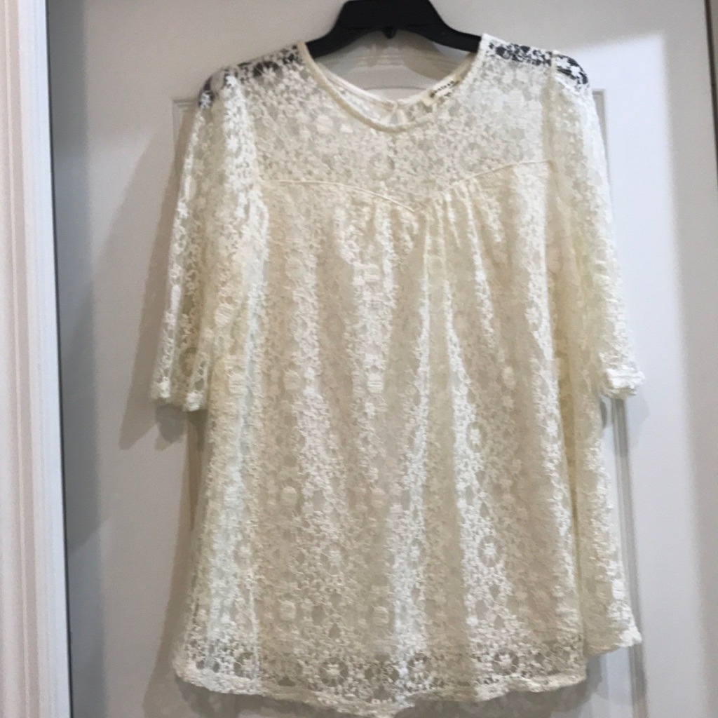 Monteau Cream Lace Top. Size Xl